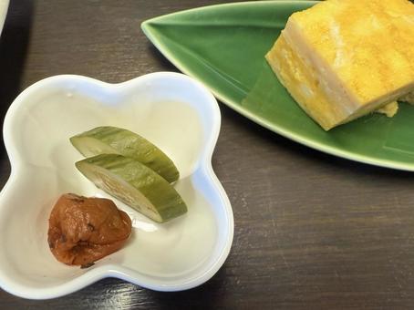 梅干しときゅうりと卵 梅干しときゅうりと卵 梅干し,きゅうり,厚焼き玉子の写真素材