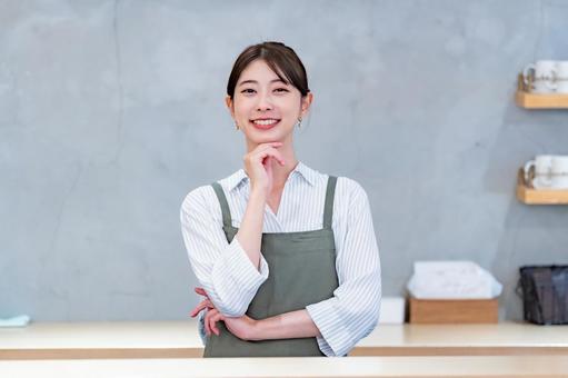 笑顔の店員 悩む,迷う,疑問の写真素材