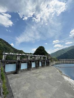 小河内ダムの非常用洪水吐 小河内ダムの非常用洪水吐 小河内ダム,ダム,重力式コンクリートダムの写真素材