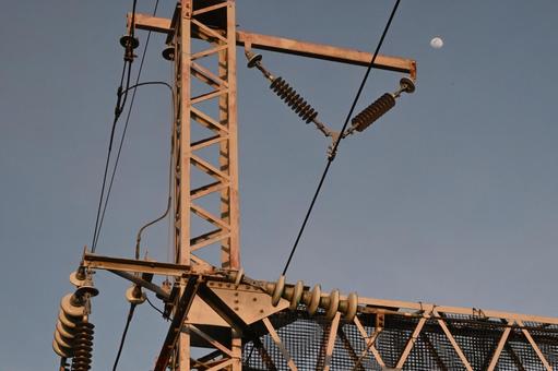 電線と月 電線と月の写真