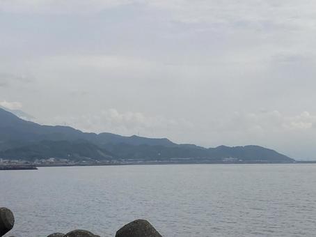 曇り空と海 曇り空と海の写真