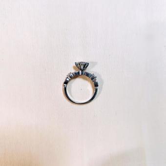 宝石のついている指輪 宝石のついている指輪 指輪,おしゃれ,レディースの写真素材