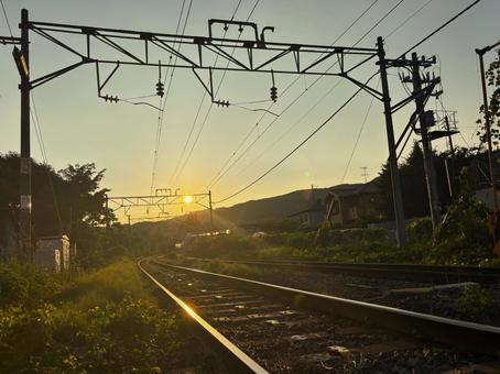 夕やけと線路 夕やけと線路 夕焼け,線路,黄昏の写真素材
