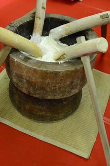 披露宴の余興(餅つき)07 披露宴の余興(餅つき)07 餅つき,披露宴,結婚式の写真素材