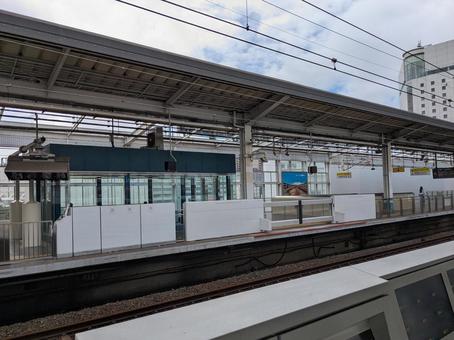 無人の新幹線ホーム 無人の新幹線ホーム ホーム,電車,駅の写真素材