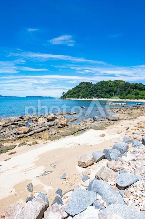 海岸沿いから眺める夏の海 残暑,晴れ,空の写真素材