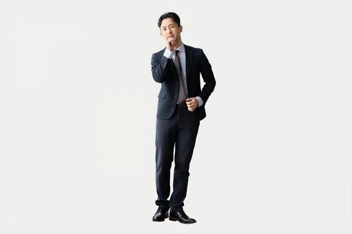 スーツ姿の男性ビジネスマン(全身) スーツ姿の男性ビジネスマン(全身) ビジネス,ビジネスマン,男性の写真素材