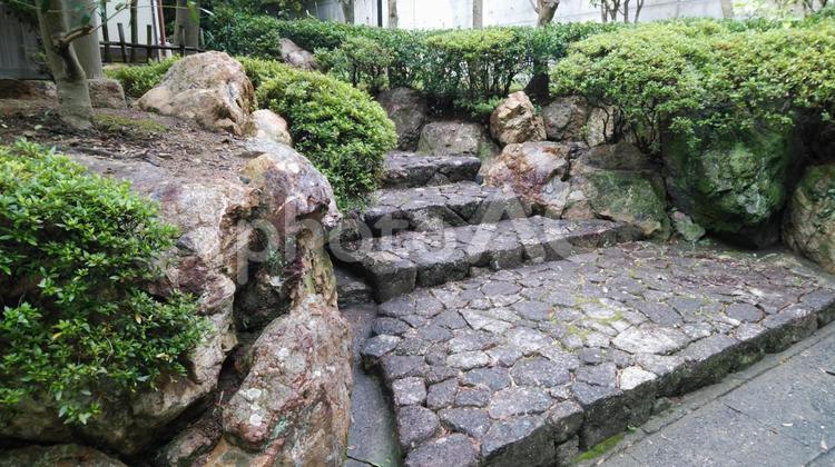 日本家屋の石敷階段 日本家屋の石敷階段,日本家屋のアプローチ,日本家屋の写真素材