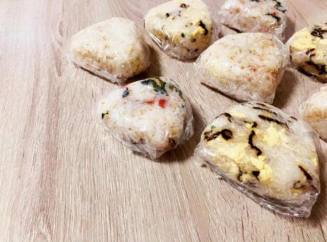 手作りおにぎりの作り置きストック おにぎり,手作り,作り置きの写真素材