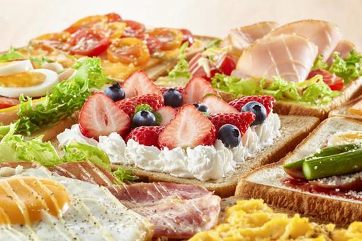 オープンサンドイッチ オープンサンドイッチ オープンサンドイッチ,トースト,料理の写真素材