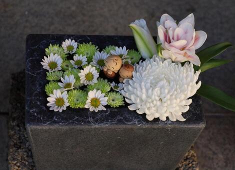 秋の花手水 花手水,神社入り口,お寺花の写真素材