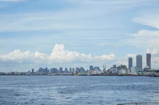 大阪湾からの街並み 大阪湾からの街並み ビル群,街並み,大阪湾の写真素材