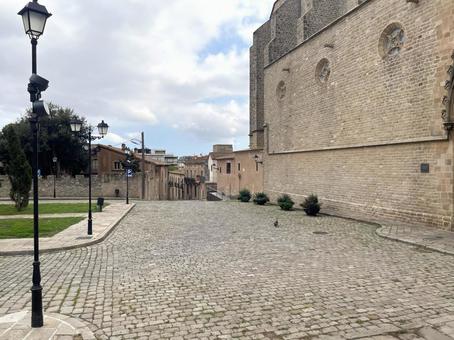 ムネスティ広場とペドラルベス修道院 ムネスティ広場とペドラルベス修道院 バルセロナ,スペイン,ペドラルベス修道院の写真素材