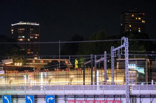 上野駅前の夜景の写真