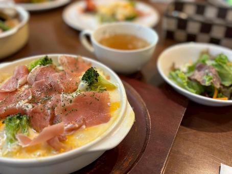 ランチ ランチ 洋食,欧風料理,ランチの写真素材