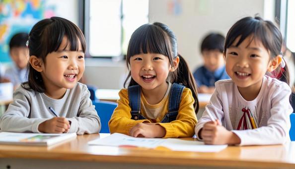 英会話教室で学ぶ子供たち 英会話教室で学ぶ子供たちの写真