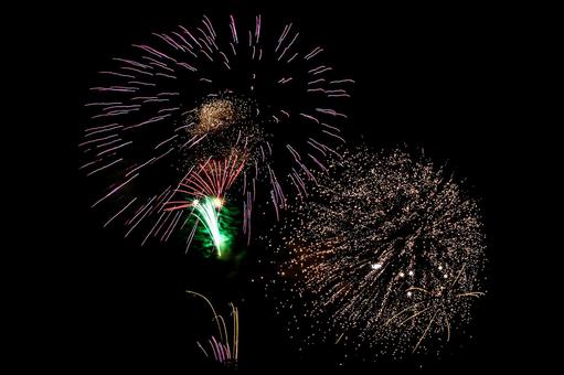 カラフルな打ち上げ花火 カラフルな打ち上げ花火 花火,打ち上げ花火,打上花火の写真素材