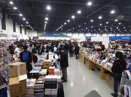 コミケ会場の賑わいの写真