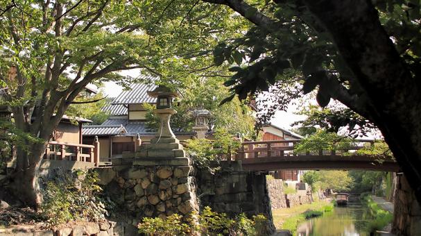 八幡堀白雲橋北詰めの灯篭 八幡堀白雲橋北詰めの灯篭の写真