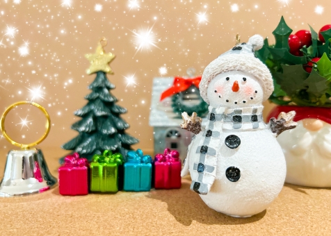 スノーマンからメリークリスマス メリークリスマス,クリスマス,ツリーの写真素材