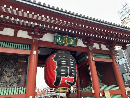 雷門 雷門 食べ歩き,浅草寺,浅草の写真素材