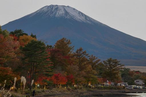 紅葉と富士山 富士山,山梨県,山中湖の写真素材