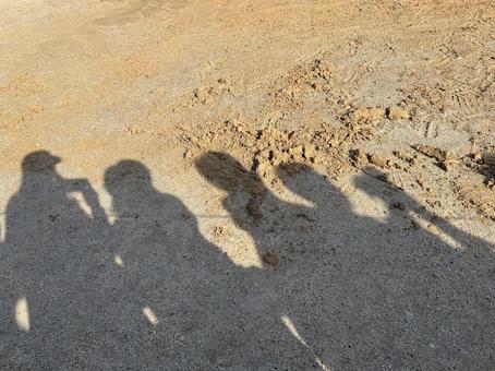 運動会で応援する人たちの影 影,シルエット,運動会の写真素材