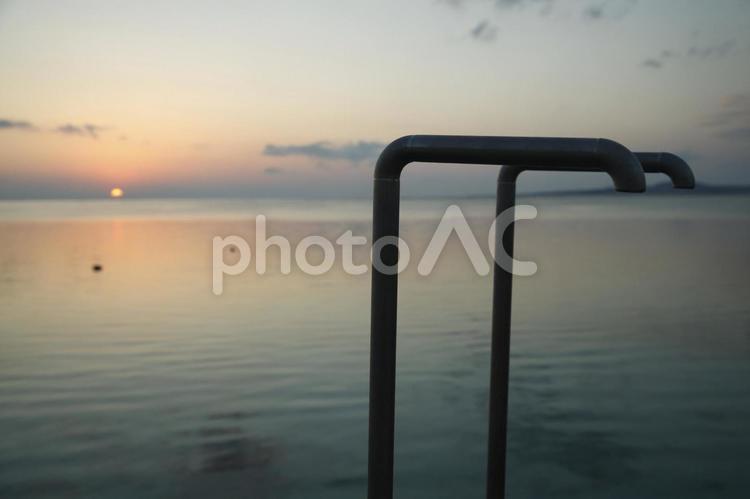 沖縄のビーチ　夕暮れ11 沖縄,ビーチ,夕暮れの写真素材