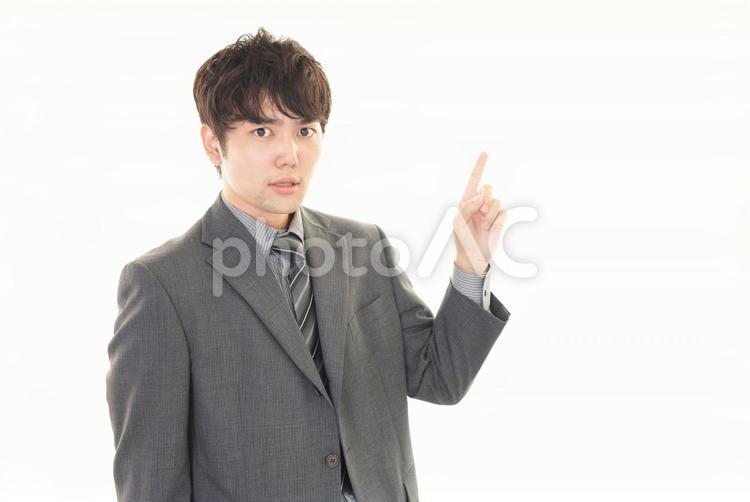 真剣な表情で指示する男性 仕事,ビジネス,案内の写真素材
