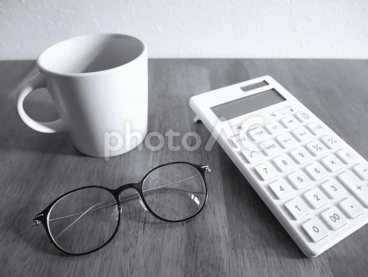 お家で家計簿作り 家計,家計簿,お金の写真素材