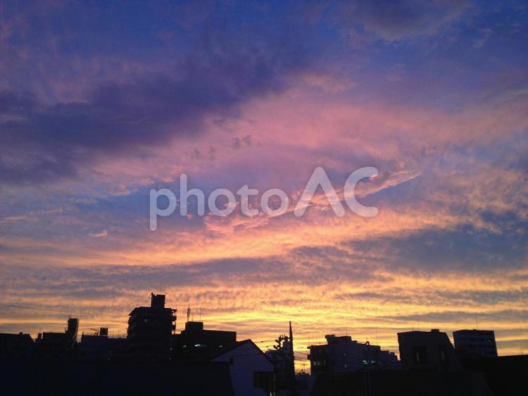 どうしようもないくらい　こみ上げるオレンジ 夕暮れ,夕闇,夕方の写真素材