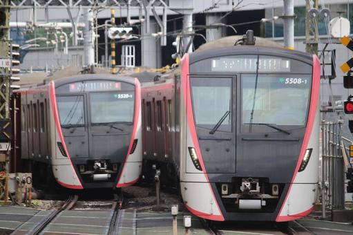 都営5500形 京急線内での離合 都営5500形 京急線内での離合 京急,京急電鉄,都営の写真素材