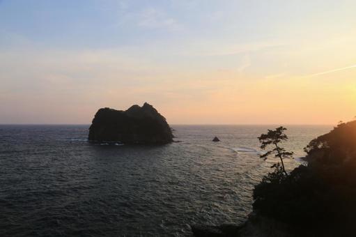 堂ヶ島温泉街からの夕焼け 堂ヶ島温泉街からの夕焼けの写真
