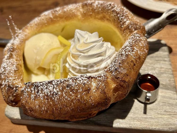 東京、カフェのダッチベイビー 東京,イタリア料理店,ダッチベイビーの写真素材
