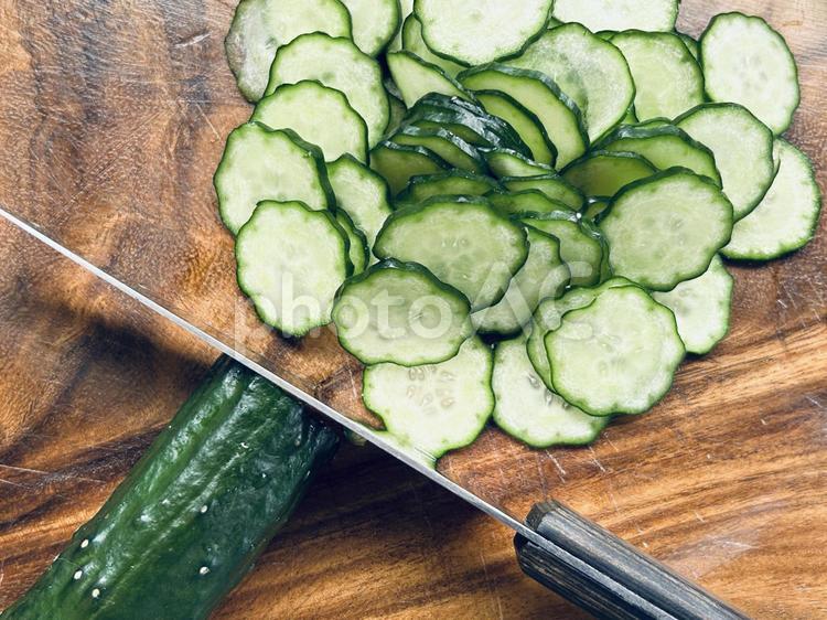 きゅうりの輪切り きゅうり,野菜,切るの写真素材