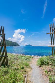海岸沿いから眺める海 海岸沿いから眺める海 海,空,風景の写真素材