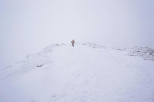 鳥取大山の冬登山7　雪山素材　風景 雪山,登山,危険の写真素材
