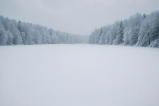 雪に閉ざされた湖 雪に閉ざされた湖の写真