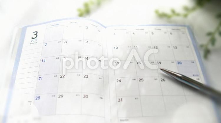 2021年3月のカレンダー、手帳とペン 2021年,2021,カレンダーの写真素材