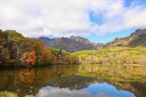 飯綱高原鏡池の写真