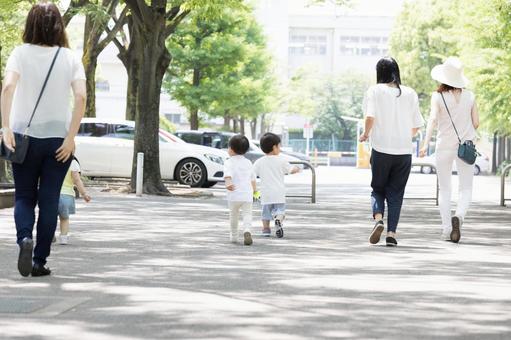 ママ友 母親 育児 ママ友 母親 育児 ママ友,公園,女性の写真素材