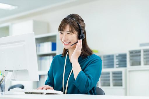 オペレーターの若い女性 オペレーター,ビジネスウーマン,ビジネスの写真素材