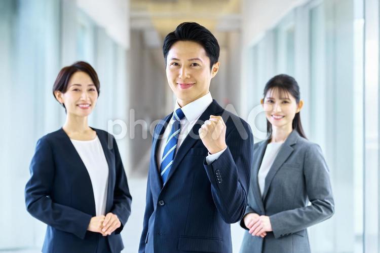 ガッツポーズ　ビジネスマン　チームワーク ビジネスマン,ガッツポーズ,チームの写真素材