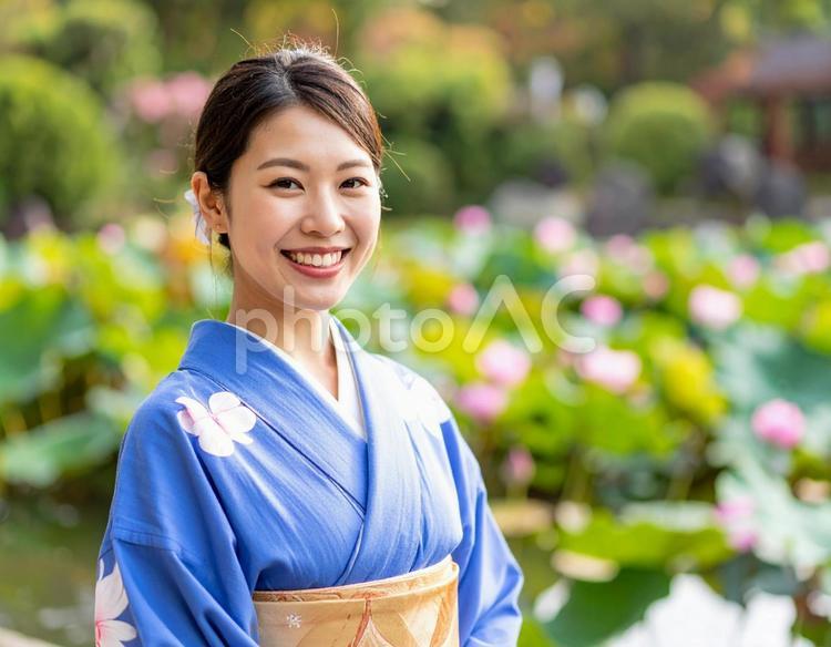着物の彼女・夏・睡蓮の咲く池 女性,着物,夏の写真素材