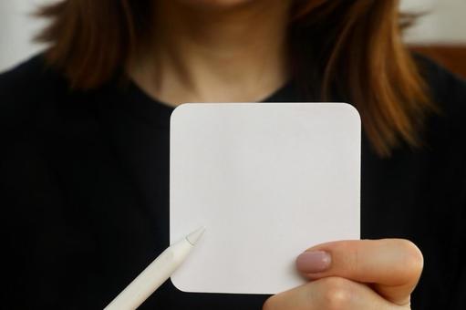 メモ帳を持つ女性 女性,イメージ,メモ帳の写真素材