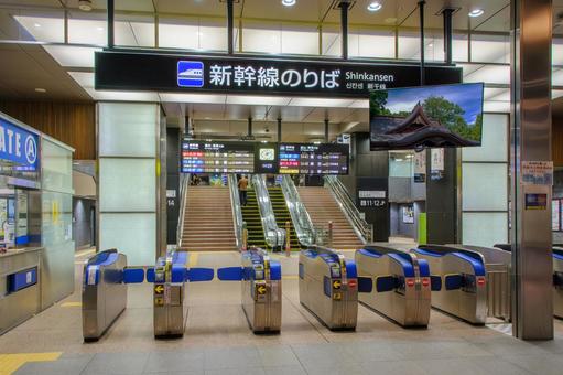 午後2時頃のJR金沢駅北陸新幹線改札口 午後2時頃のJR金沢駅北陸新幹線改札口 jr金沢駅,新幹線,北陸新幹線の写真素材