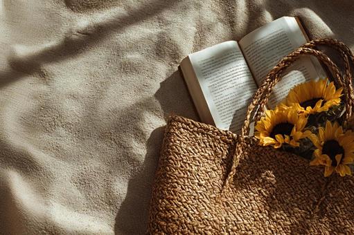 ひまわりと過ごす夏の休日の写真