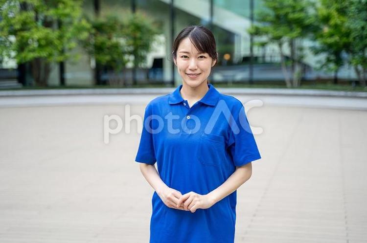 手を組む女性介護施設スタッフ 信頼,ポジティブ,介護スタッフの写真素材