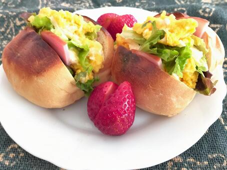 パン食 パン食,サラダ,イチゴの写真素材