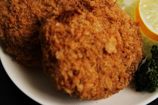 サクサクのコロッケ サクサクのコロッケ コロッケ,揚げ物,料理の写真素材